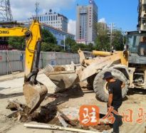 成人人妖屄屁股在线高温下的坚守｜道路建设者用汗水铺就畅通路